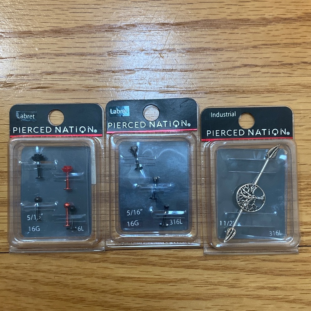 NWT. Spencer's Lip Rings. 16G. 316L studs